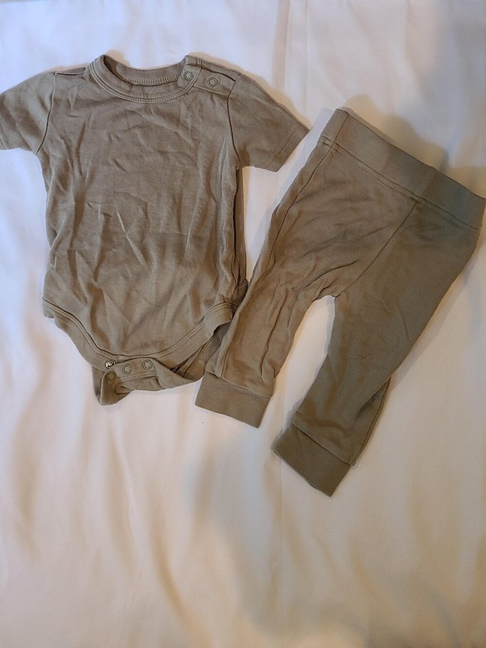 Goumi onesie and pants ash 3-6 months